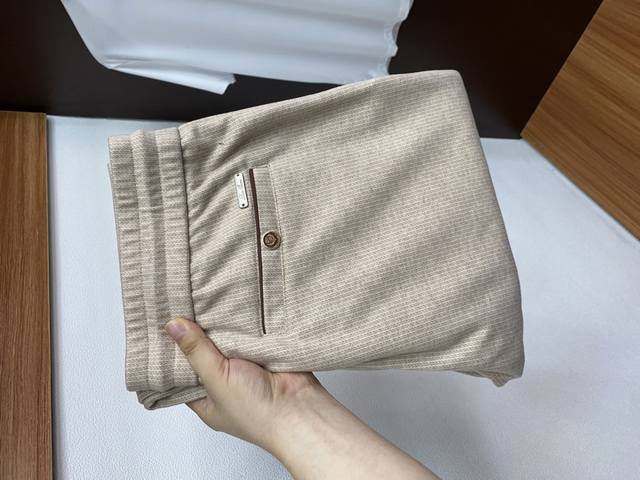 Lp Loyo Piana's new autumn/winter men's straight-leg sweatpants. Made of a cashm