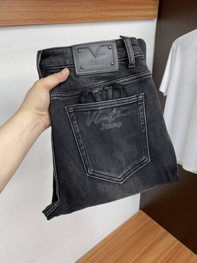 Vt 25th autumn and winter new casual jeans with a clean, neat cut and an urban s