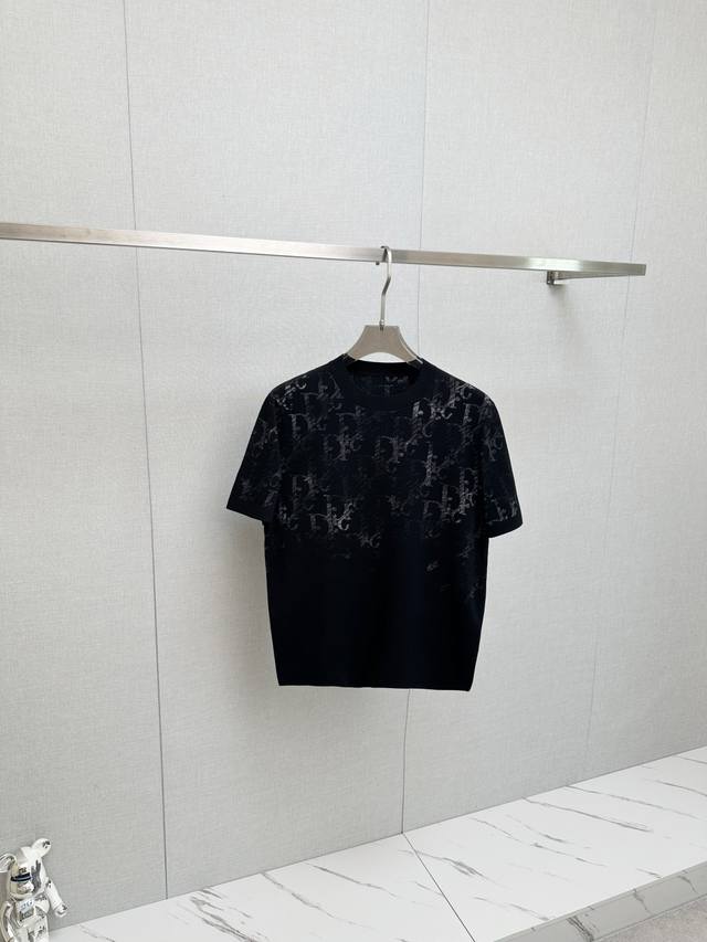 Dior's new 2025 knitted short-sleeved sweater is crafted with embroidery, made o