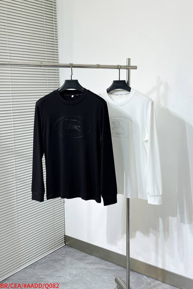 Q082 Br Burberry's new embroidered crewneck sweatshirt. This crewneck sweatshirt