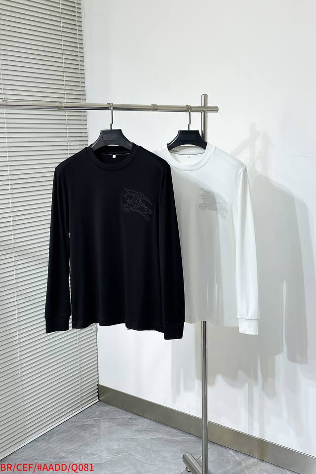 Q081 Br Burberry's new embroidered crewneck sweatshirt. This crewneck sweatshirt