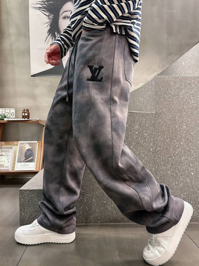 Lv 2025 Fall/Winter new casual pants! Available now on our official website. The