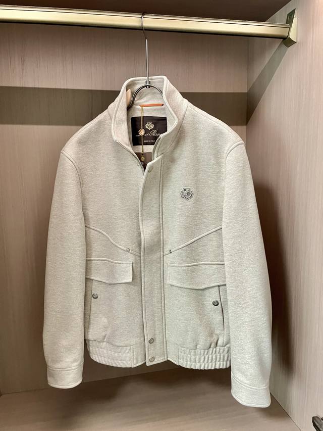 Lp2570's new autumn/winter collection features a light grey hue with a gentle te