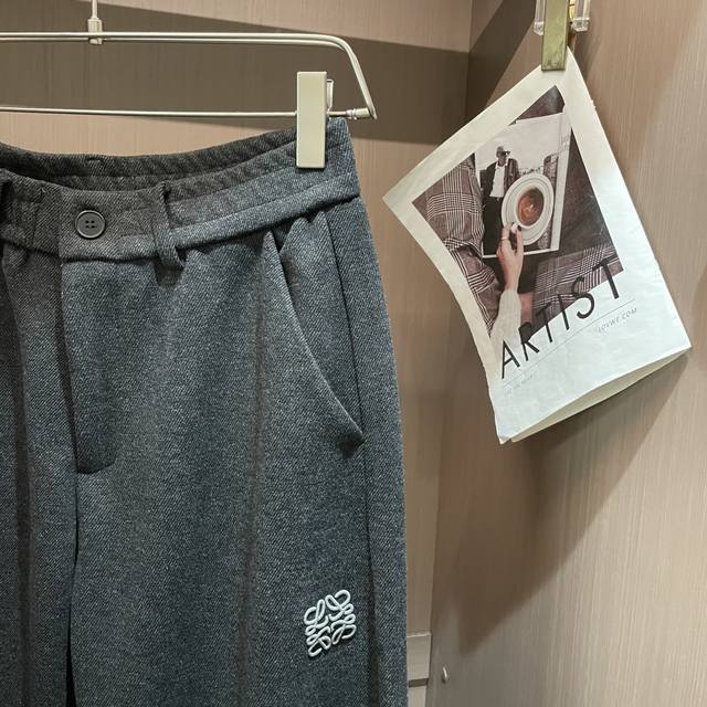 Loewe's latest Autumn/Winter 2025 casual pants are a must-have for trendsetters
