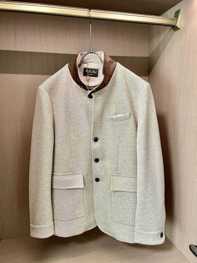 Lp2570 This autumn/winter jacket features a delicate herringbone pattern with a