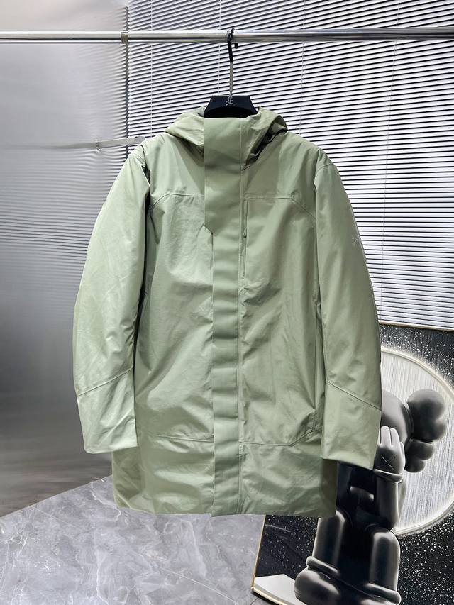 Arc'teryx's new 2025 autumn and winter hooded long down jacket is a hot-selling