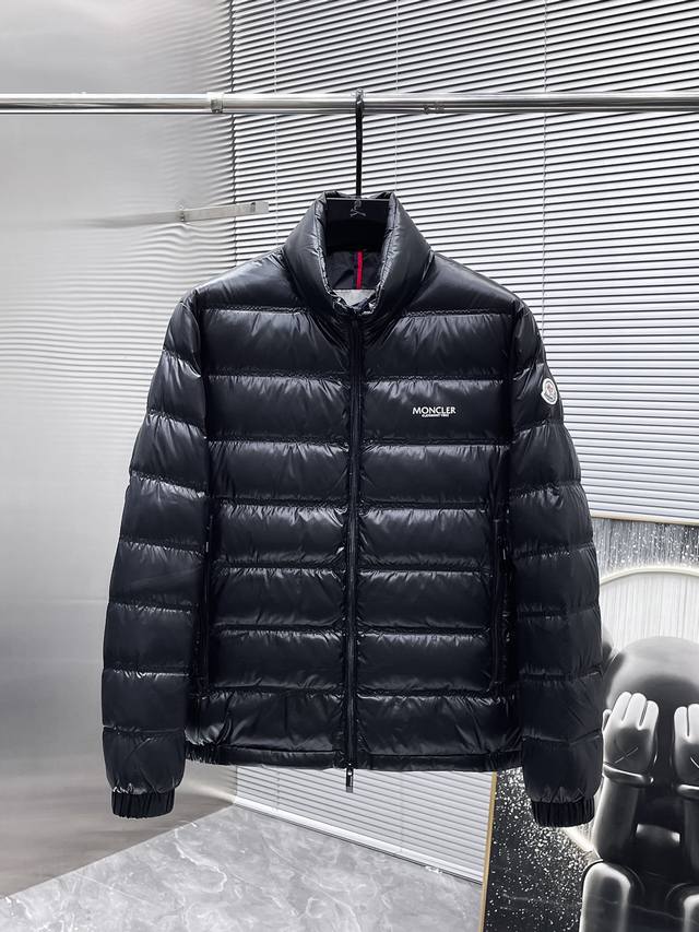 Moncler's new stand-up collar down jacket for Fall/Winter 2025 is a hot-selling