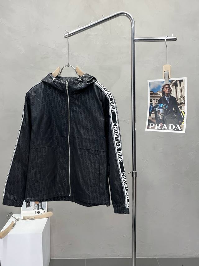 Exclusively available from Dior, this stylish hooded jacquard jacket is a class