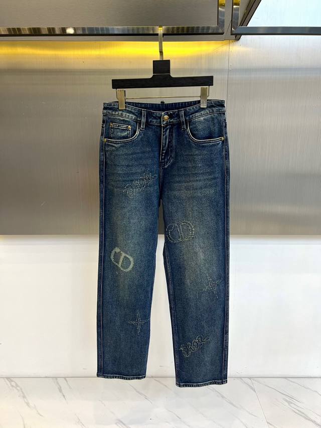 Dio Dior, the new jeans for autumn and winter 2025, reshape the denim classic wi