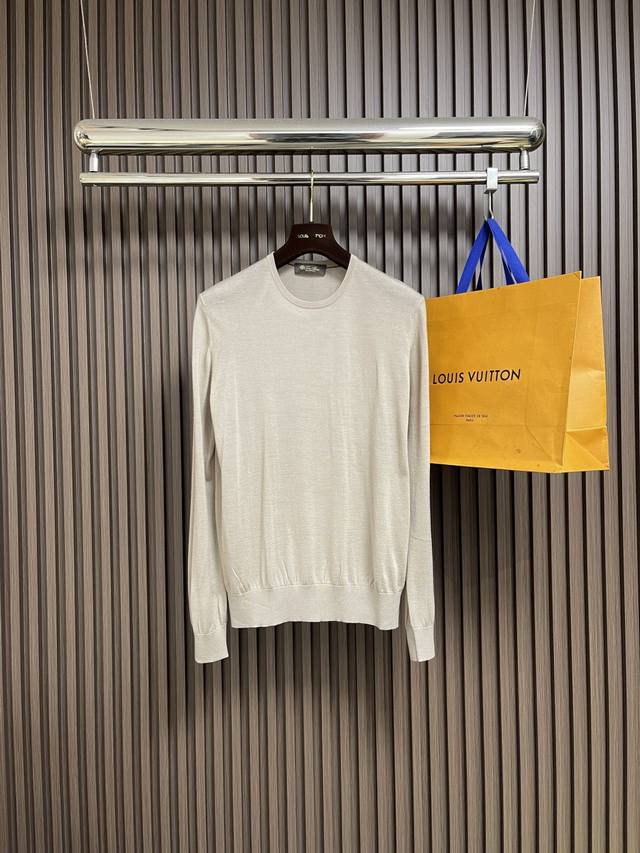 Lp Loropiana crewneck sweater. The knit fabric is premium, soft and smooth to th