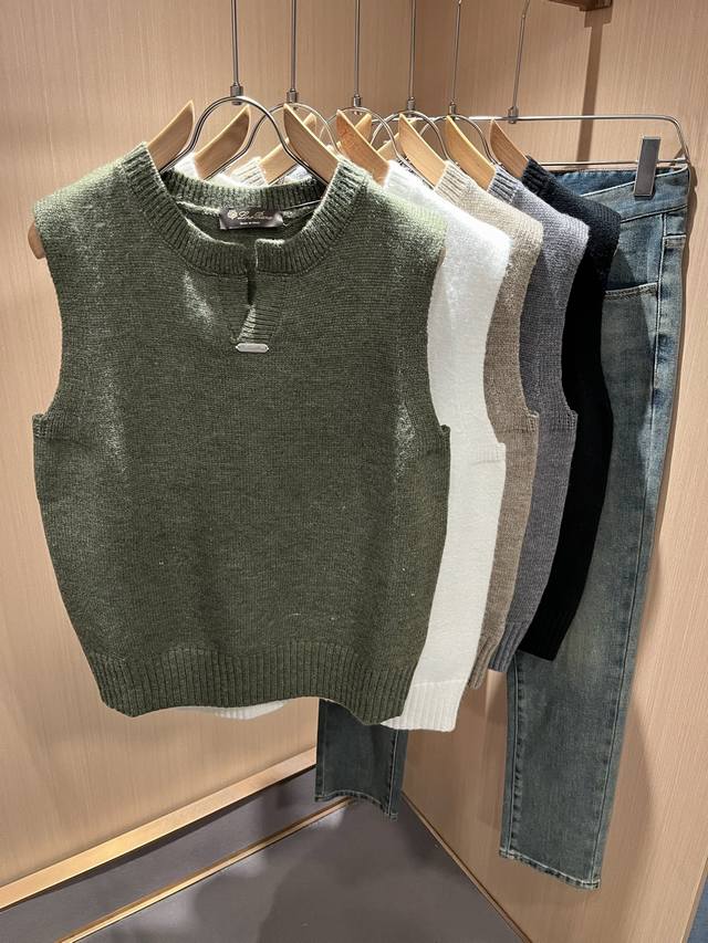 Loro Piana's latest trade-order knitted vest for men for the 2025 Fall/Winter s