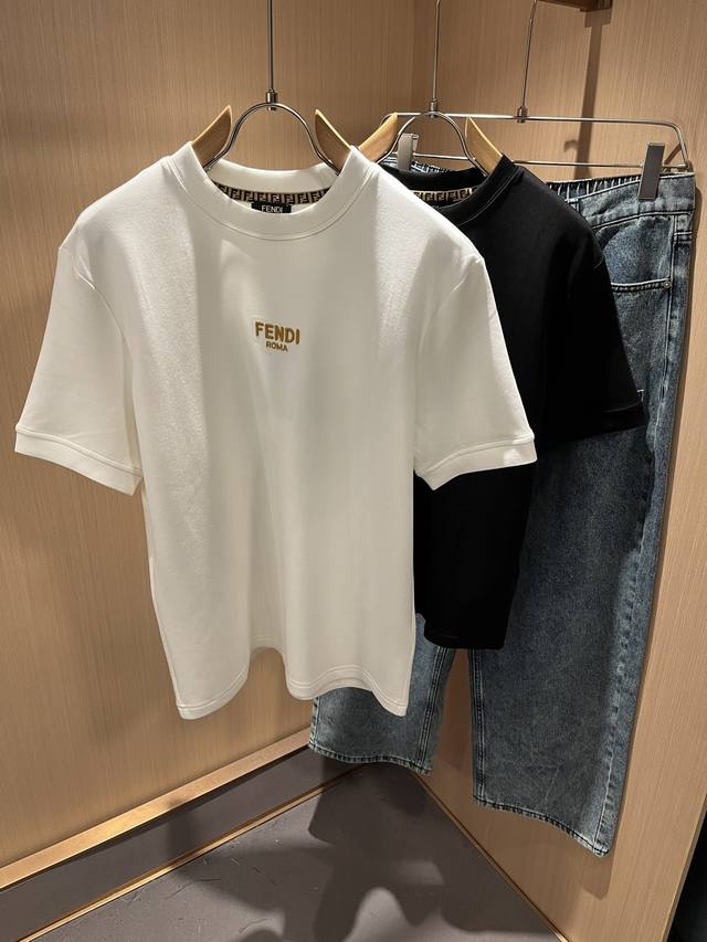 Fen*I Fendi's new 2025 Fall/Winter Ff Ff unisex short-sleeved T-shirt. This vers