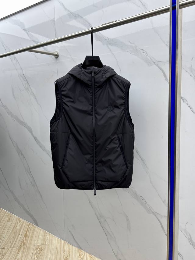Moner's 2025 Early Fall new release: a hooded quilted vest. A hot item for fall,