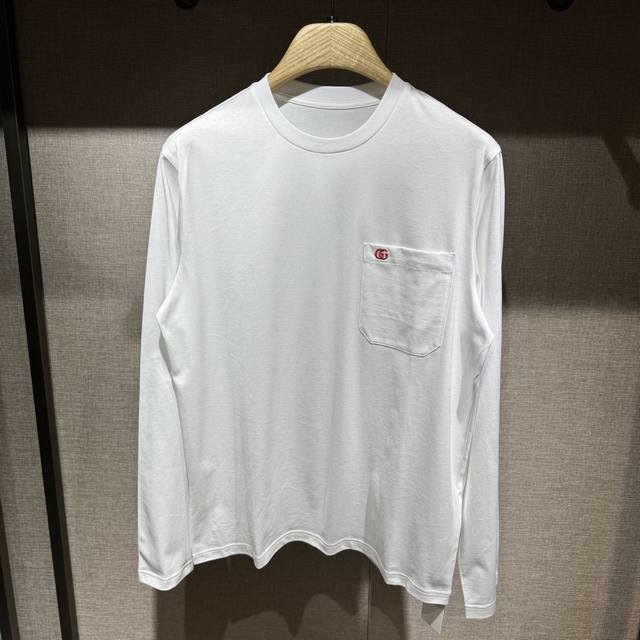 , a long-sleeved cotton T-shirt with GG pocket logo details. Made from high-qual