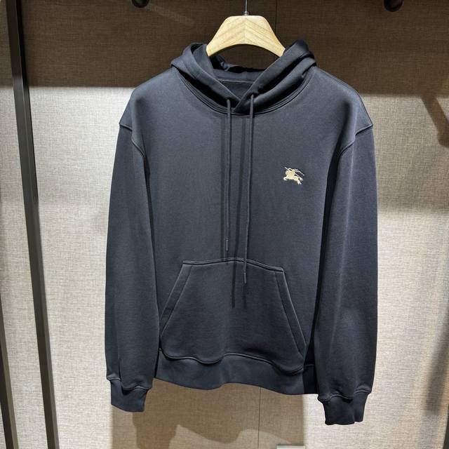 : a cotton sweatshirt with embroidered BBR logo details. Made of thick, textured