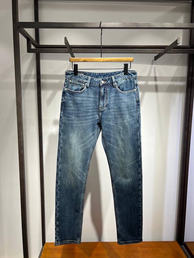 New style, fashionable and versatile stretch straight jeans, sizes 30 31 32 33