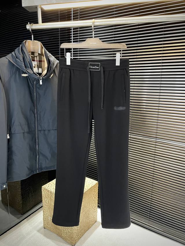 Dio - Dior's new fall 2025 collection, featuring the latest casual sweatpants fr