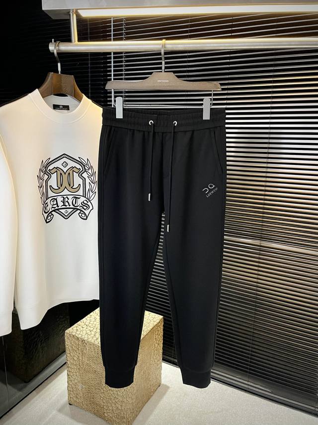 Loew's new fall 2025 collection features the latest casual sweatpants from the L