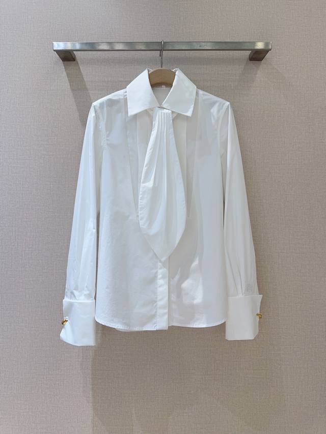 Loe*W*E has a new arrival... . This solid 100% cotton shirt features a crisp co