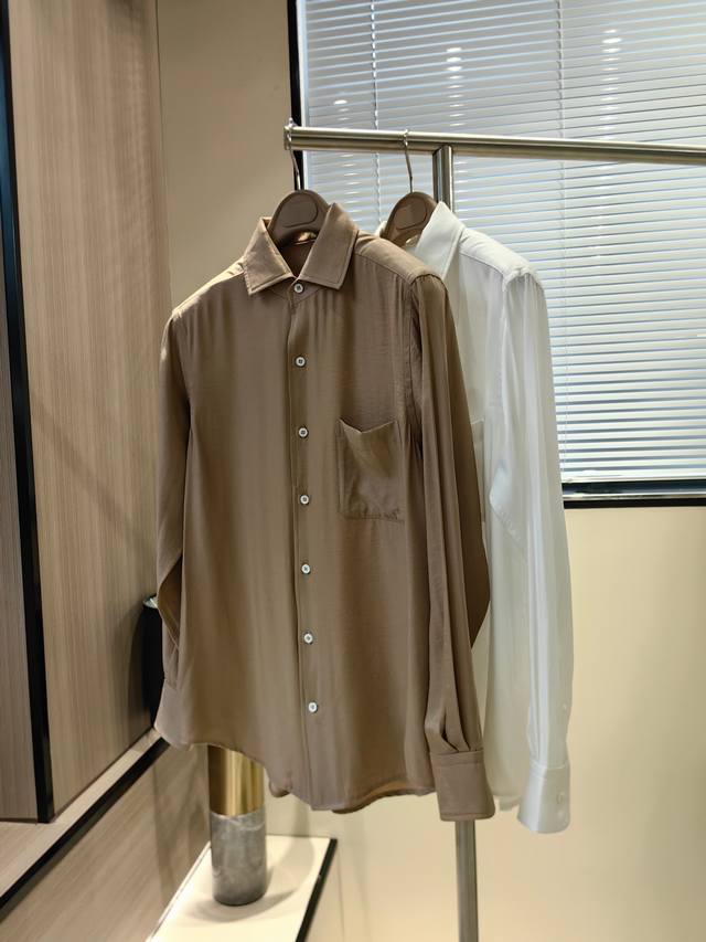 L* p Shell button solid color shirt Size SML Fabric: 65% cupro and 35% polyester