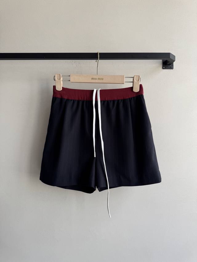 Miumi* 25Fw Early Fall new intellectual, preppy-inspired shorts. Original design