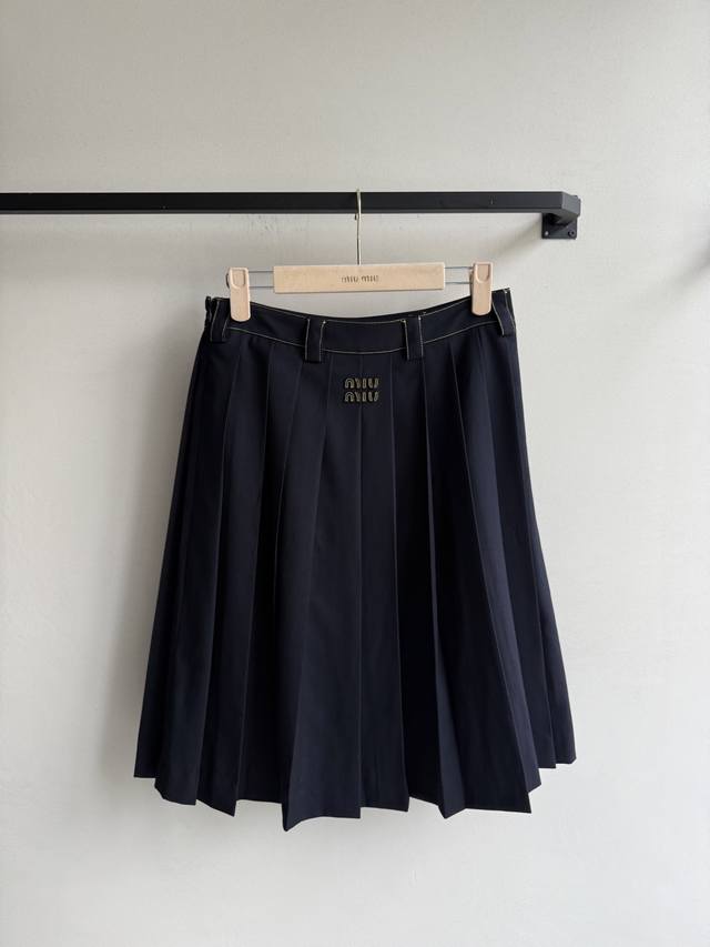 Miumi* 25Ss Early Fall new preppy-style navy blue with gold lettering pleated mi