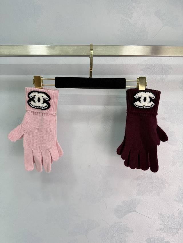 Ch*25 New autumn and winter knitted gloves with a soft feel and warmth. Double C