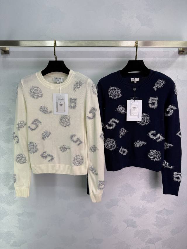 Chane*25 Early Fall new long-sleeved top with hand-embroidered, hand-stitched Ch
