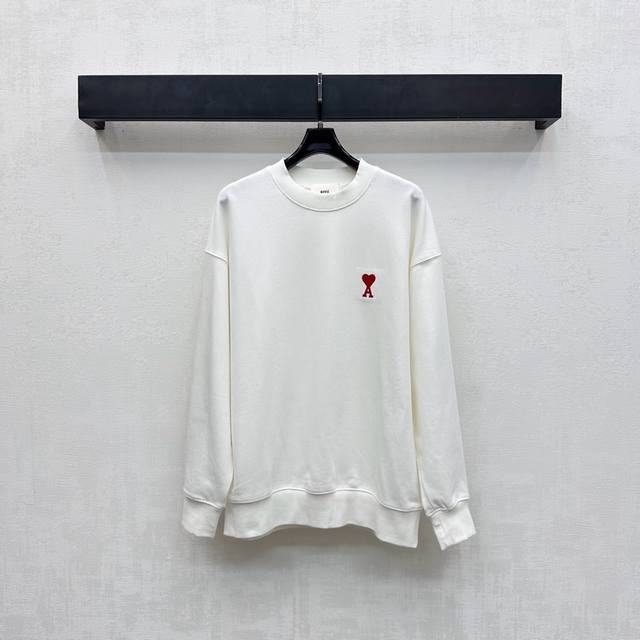 Ami*2025 new arrivals. Custom-made round-neck heart-embroidered top. Made of imp