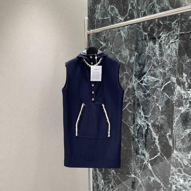 Xiaoxiang's 2025 early spring new hooded sleeveless dress with hood design, chi