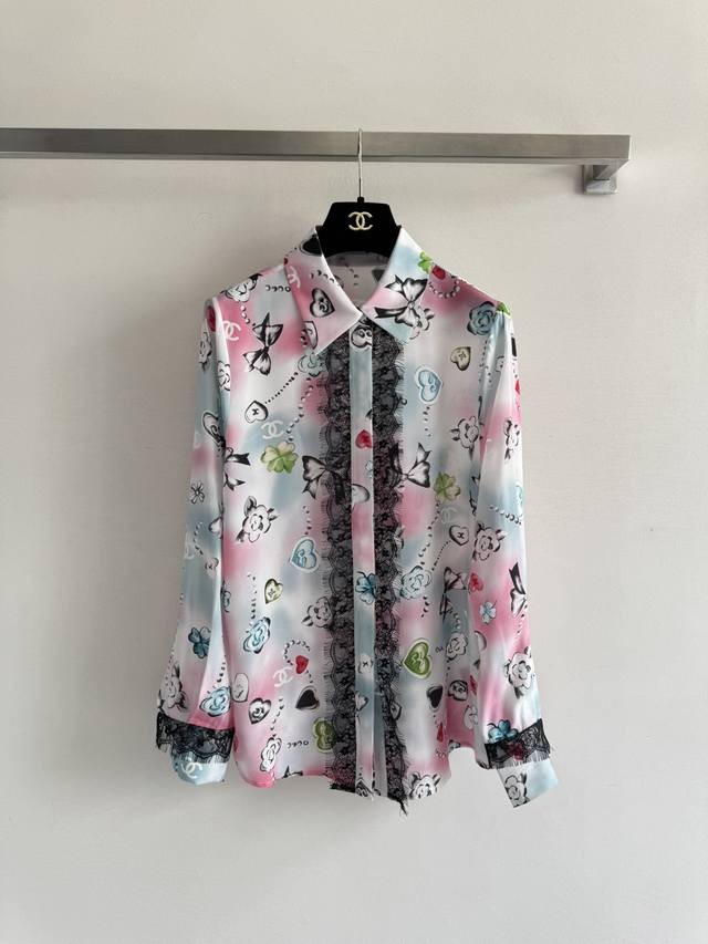 Chane* 25 new autumn and winter series lace candy graffiti shirt. The silk fabri