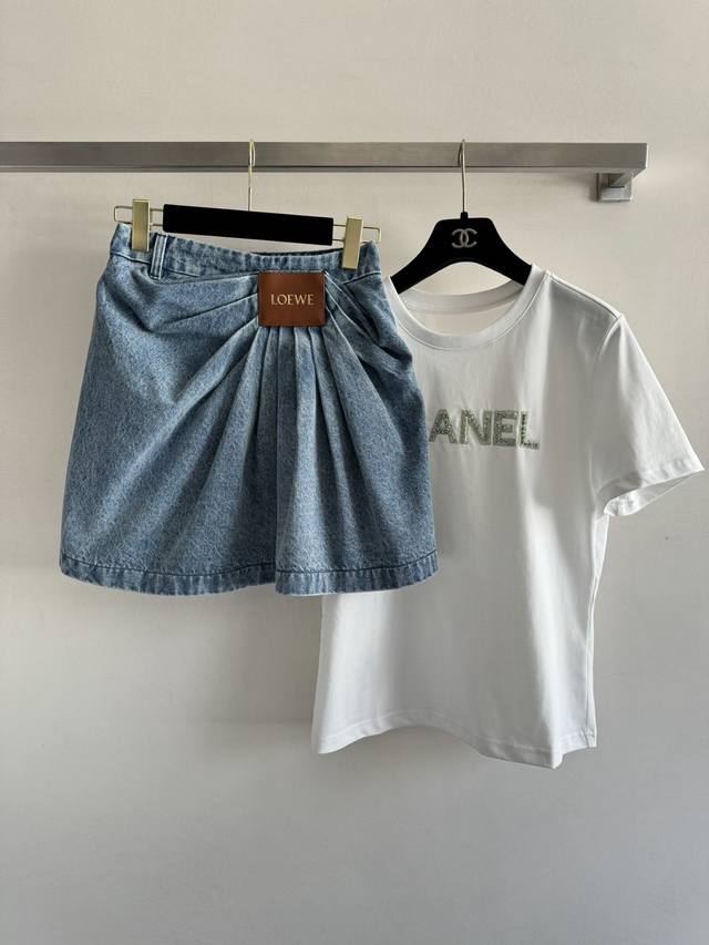 Loew* 25Ss new leather-labeled, pleated, fashionable denim skirt. Custom-made Yb