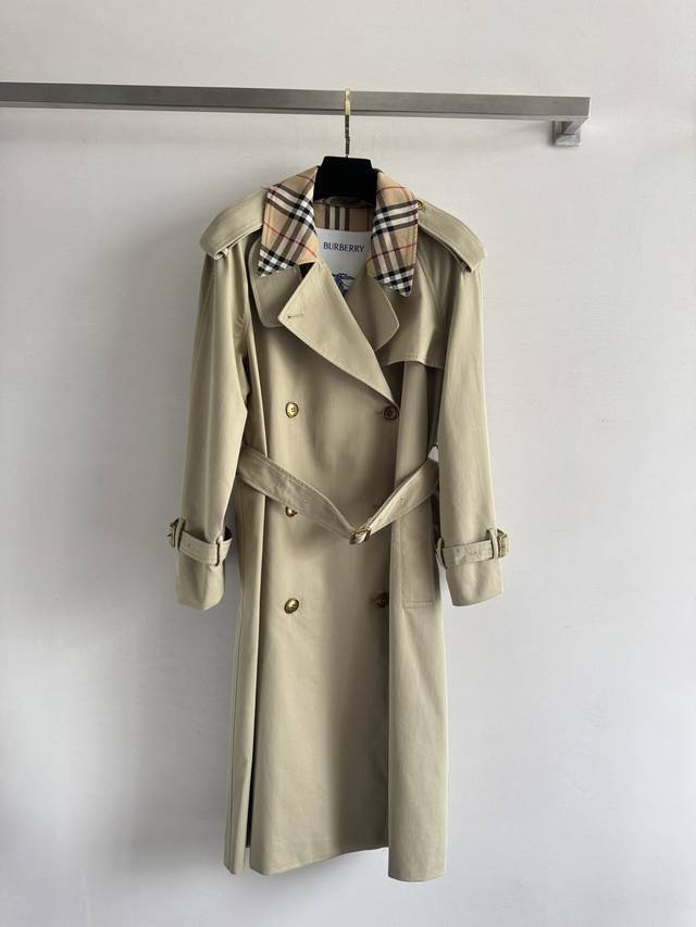 Burberr* 25Fw new trench coat. This iconic Castleford silhouette is crafted from