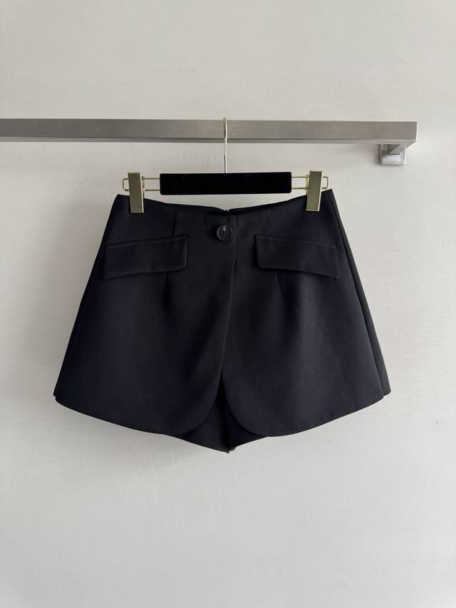 Jory*25 New shorts for early autumn, close your eyes and wear small black pants.