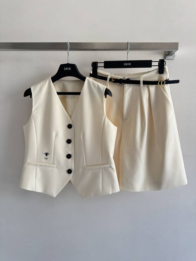 Dio* 25 New Early Fall Vest Set. The vest features a classic V-neck design, perf