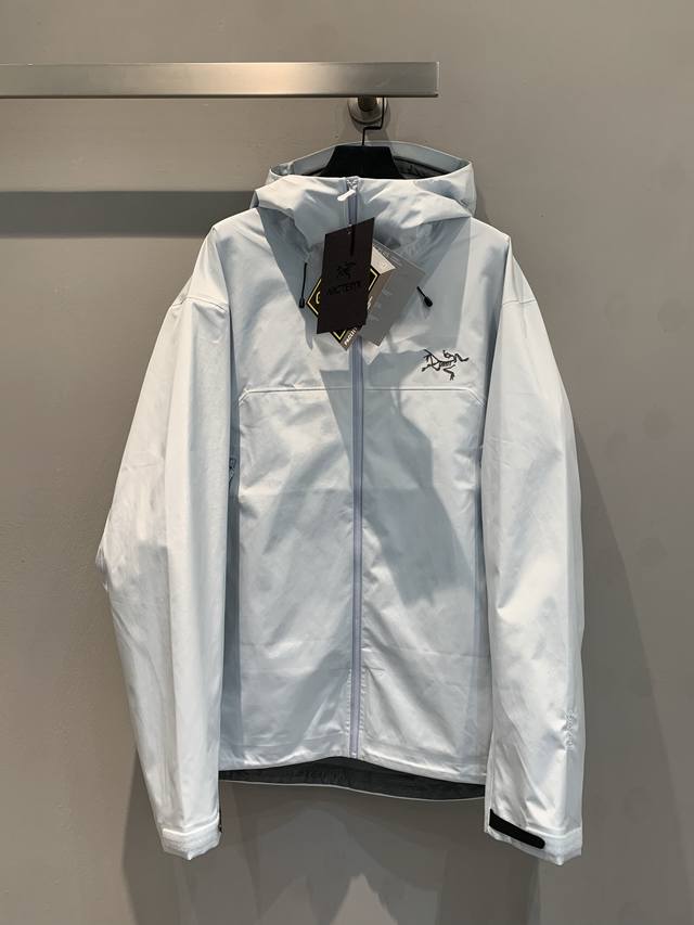 OEM quality Arc'teryx Beta Lightweight jacket, - Gore-Tex fabric: It has excelle