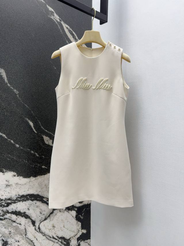Miu 25Ss new spring and summer product, a sleeveless dress with pearl embellishm