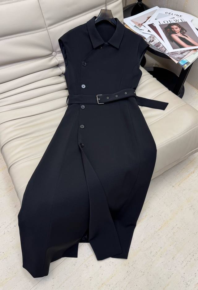 Latest French-style mid-length lapel dress with side button design. Unique commu