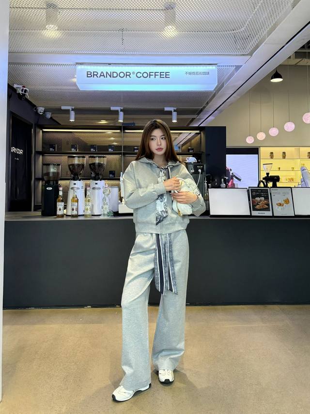 New 2025D home autumn new silk scarf casual hooded suit, custom fabrics comfort