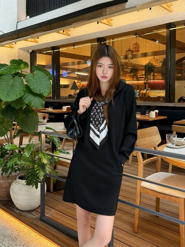 New 25th autumn and winter new Louis* long-sleeved hooded long sweater dress, p