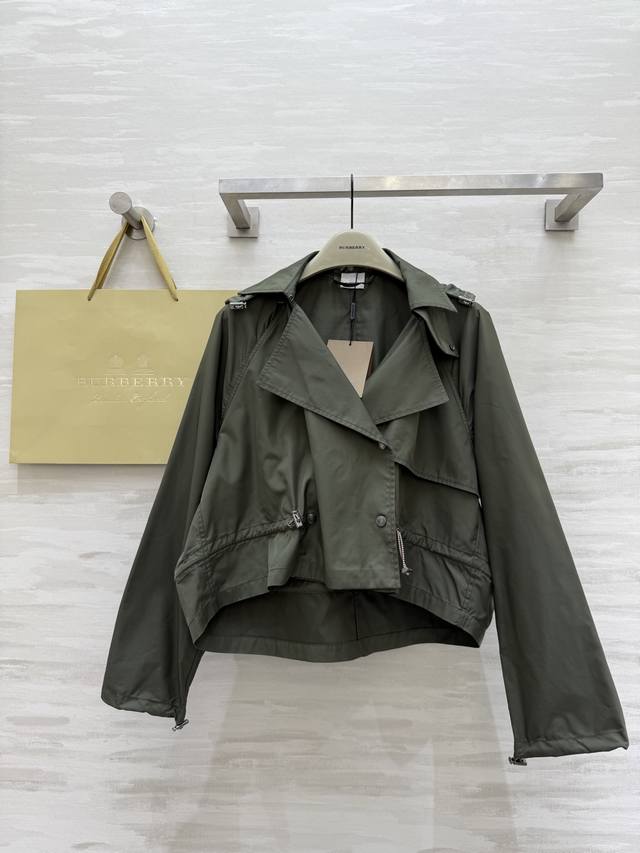 Outfit | The sense of luxury hidden in daily life Wear Burberry into your daily