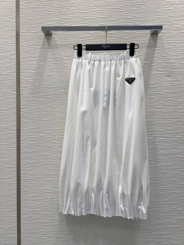 prad*2025Fw's new skirt is comfortable, stylish, and elegant, perfect for everyd