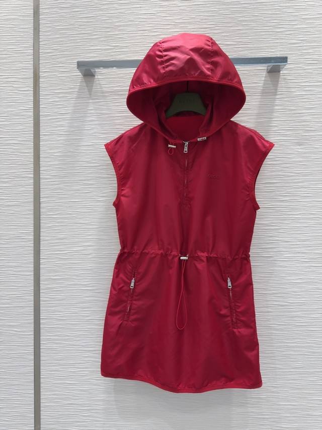 Gucc*2025Fw's new design combines workwear with sun protection. The lightweight