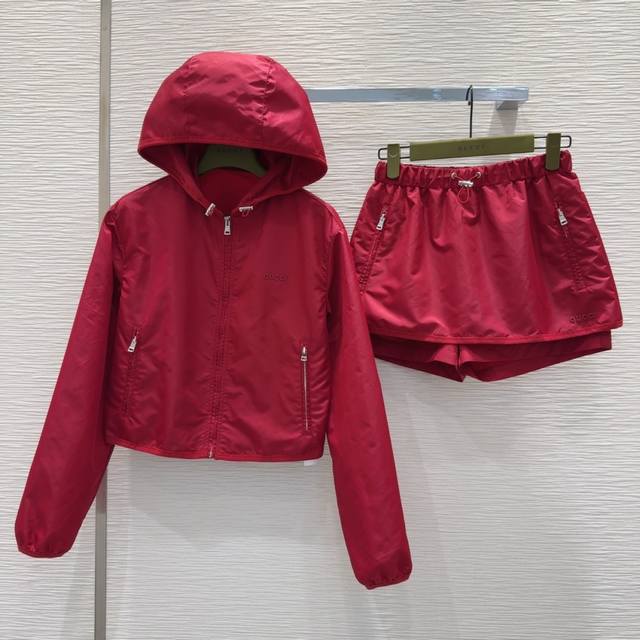 Gucc*2025Fw's new design combines workwear, windbreaker, and sun protection clot