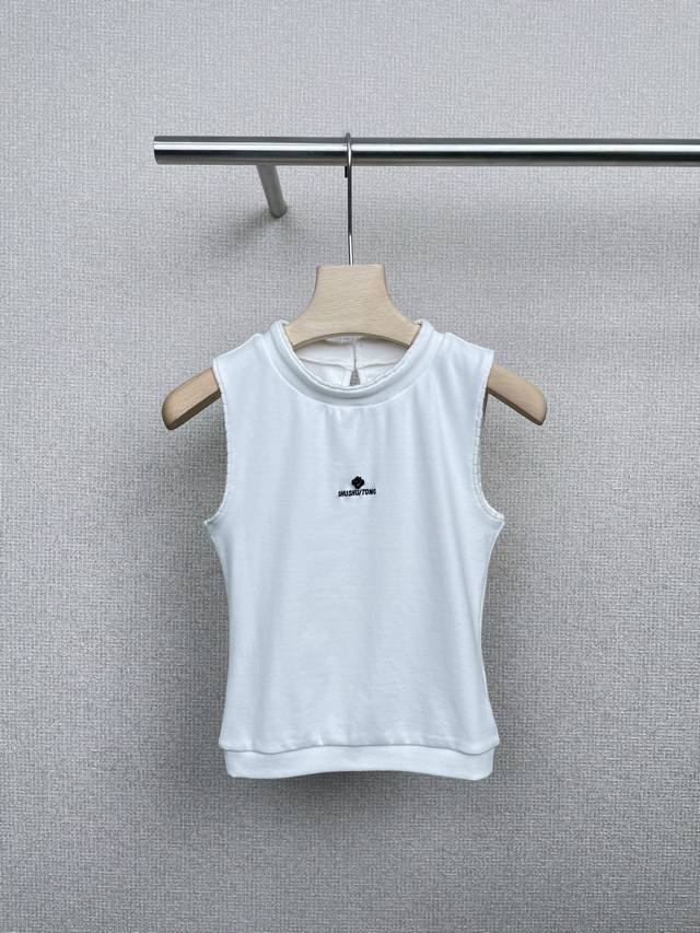 Shushutong's new early fall 2025 collection features a stylish, trendy lace slee