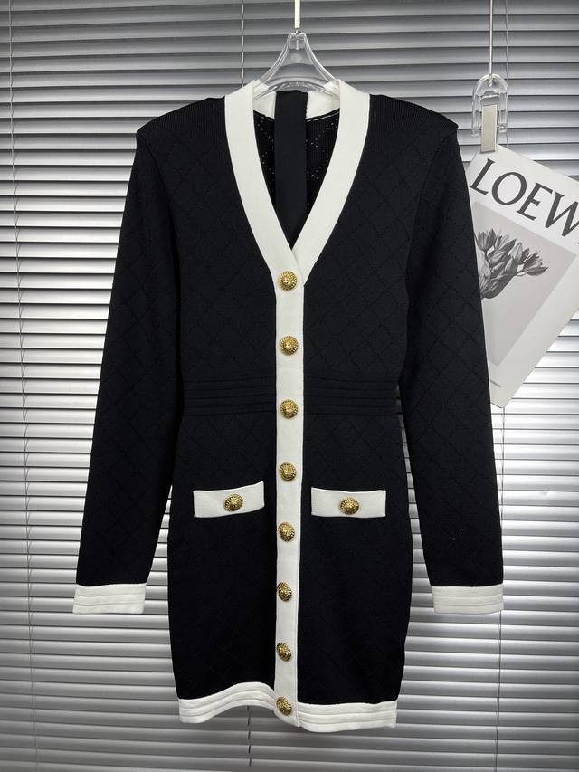 2025 New B-style V-neck diamond jacquard skirt fashionable and slim Size: S- L