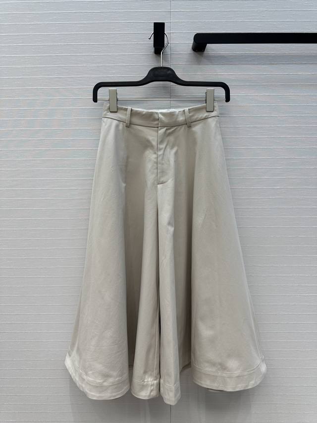 Highly recommend Bv's new, high-smart, simple outfit for everyday commuting. Th