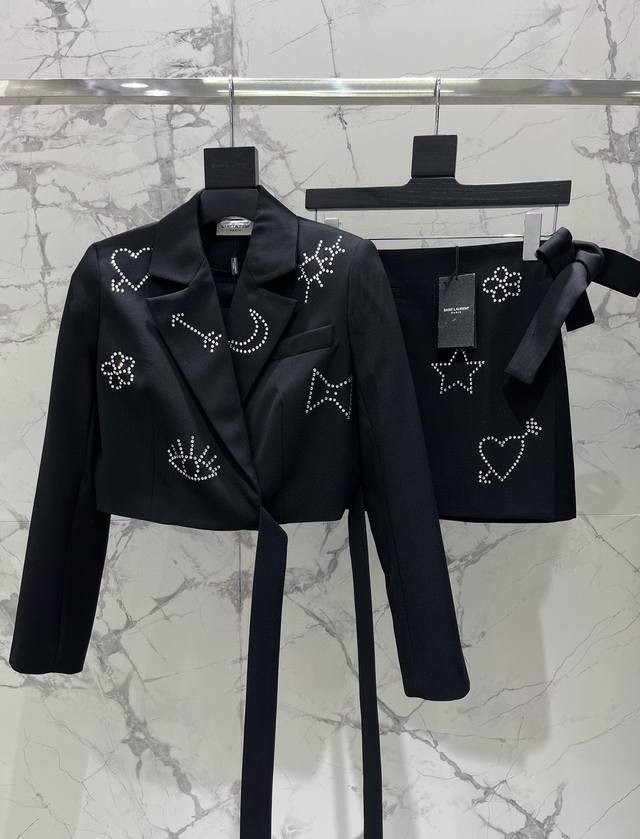 S Shengjia hot diamond suit set Customized A-grade crystal diamonds Showing a un