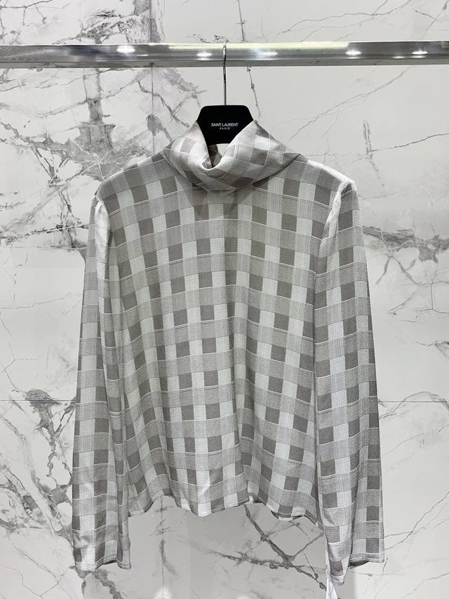 Half-high collar silk plaid shirtRomanticismDressing freedomIt's a must-have al