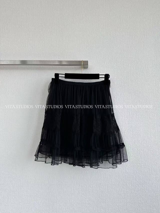 Hot item reservation Lace skirt Color: Black Size: SML C*Bq